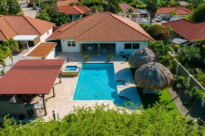 Image de Villa with pool, spa and outdoor kitchen!