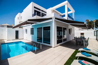 Image de Luxury 3 bed, 2 bath villa in central Puerto del Carmen with free WiFi & Air Con