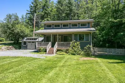 Image de Cottage on the Crick-Sits right on Pine Creek