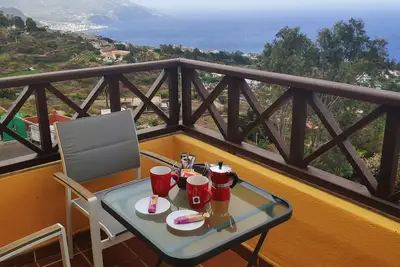 Image de Stylish apt \"Isla Bonita\" with sea view balcony