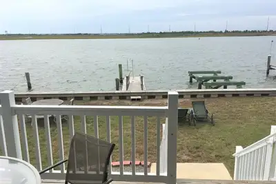 Image de Bay-Front single family home that features expansive Intracoastal waterway views with easy Townsend inlet access