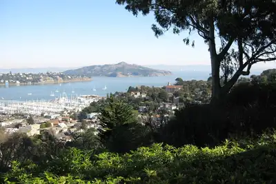 Image de architectural gem with stunning views