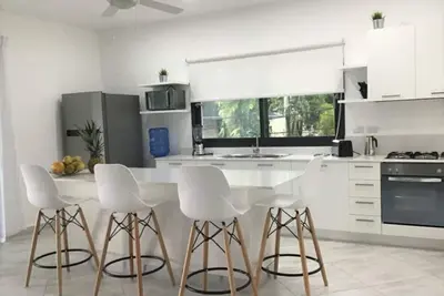 Image de Perfect location, brand new luxury condo
