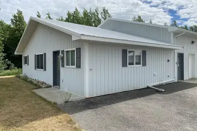 Image de Fishing for a room. . we've got a great catch! ! Excellent location near Woman Lake