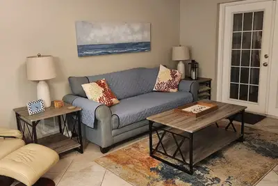 Image de Charming Safety Harbor Villa - Walk to downtown and Philippe Park- Pet friendly