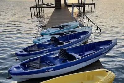 Image de ❤️ Wide Open Water! Huge Boat Dock w/ rope swing! Lake toys (Kayak, Paddleboard, Lily Pad) included! Great fishing! 🐟