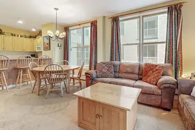 Image de Mountain Home w/Balcony, Pool Views, Shared Pool, Hot Tub, Free WiFi, Fireplace