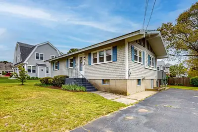 Image de Family-Friendly Home w/Furnished Deck, Gas Grill, Free WiFi, Beach Access