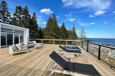 Image de Comfy Seaside Cabana. Hot Tub, Sauna and All Weather Domes - Private