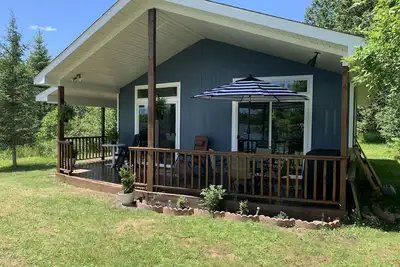 Image de Modern Camp on Portage Lake