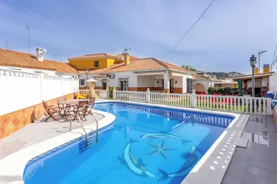 Villa climatisée \"Mascota Rincón de la Victoria\" avec piscine, jardin et Wi-Fi