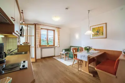Image de Appartement \"Hahnenkamm Rainegg\" avec vue sur les montagnes, Wi-Fi, jardin et balcon