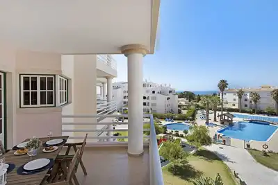 Image de Appartement Estrela do Vau avec vue sur la mer, piscine, climatisation, Wi-Fi, jardin, terrasse et balcon