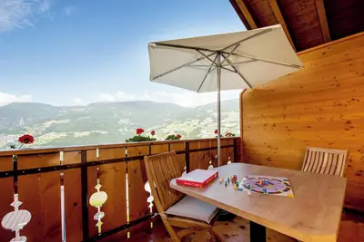 Image de Appartement \"Haus Sonnegg - Living Suite\" avec vue montagne, Wi-Fi, balcon et jardin