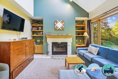 Image de Great location! Two bedroom/two bathroom Condo, sports center, pool and more! Highridge J11