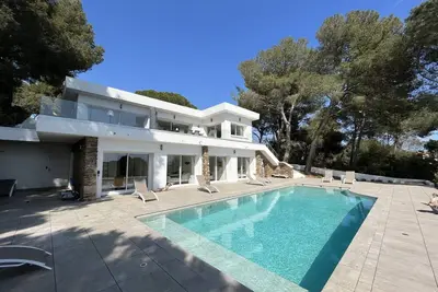 Image de Villa 6 Chambres, Piscine, vue Mer, à Proximité de la Plage, Cavalaire-sur-mer