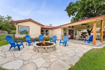 Image de Top-Rated! Hot Tub, Kayaks, Fishing, Boat Dock! Granbury Paddle and Play Escape!