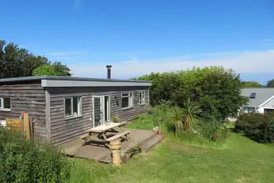 Image de cosy cabin, sleeps 6 close to coast path, pubs and beaches
