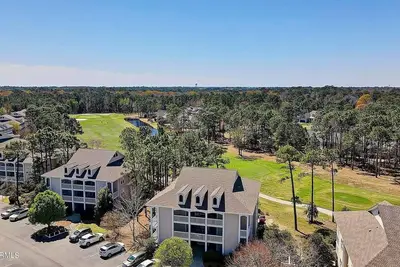 Image de St James first floor Studio unit Golf course view