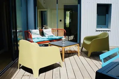 Image de Appartement spacieux et cosy, avec terrasse et parking, proche de la Cité du vin