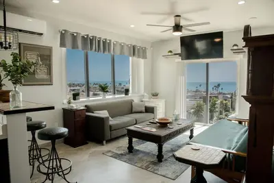Image de 60 % monthly Panoramic Ocean Views