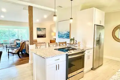 Image de Lakewood Luxury 3/2 Home with Sunroom plus Fenced Yard and Covered Patio