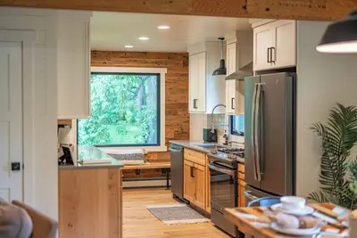 Image de Enjoy Duluth's best trails/parks from our backyard with Outdoor Sauna