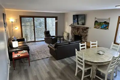 Condo Centrally Located- Mountain Side