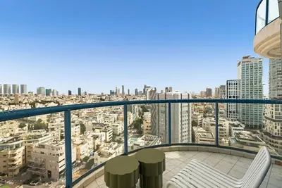 Image de Beachfront Property with Balcony