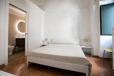 Image de In the heart of the historic center, a stone's throw from Piazza Alighieri with A/C, wifi, 2 bathrooms
