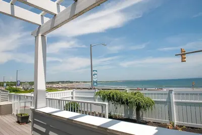 Image de Beachside Pier Condo with Ocean Views
