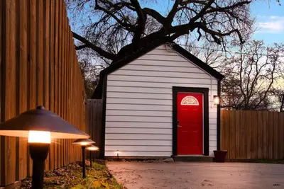 Image de Chic Guesthouse Near Downtown | Stylish, Private & Cozy