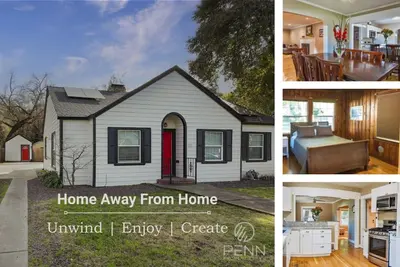 Image de Lovely House near Downtown, Your Home away from Home!