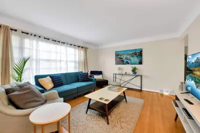 Image de This stunning main level apartment recently fully updated for your comfort and enjoyment
