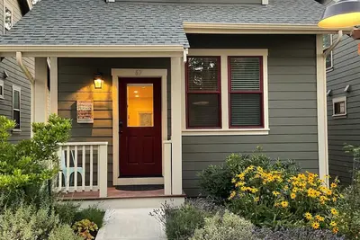 Image de Recently built Townhouse in Eastsound, walk everywhere!