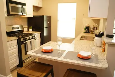 Image de Large Lux Duplex 5Beds/4Baths 10 Mins from Airport