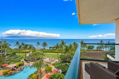 Image de Maui Resort Rentals: Honua Kai Hokulani 551 – 5th Floor Ocean Front Crown Jewel 3br w/ B. B. Q on Balcony