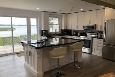 Image de Kawartha Lake, Sturgeon Lakefront Cottage Sleeps 8+