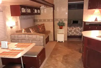 Image de Home away from home is what you'll find in this Rv in Marietta Ohio.