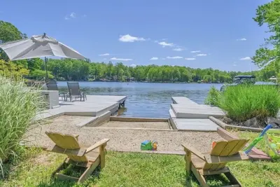 Image de Family Friendly Lakefront Home