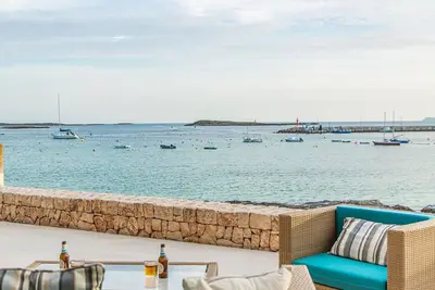 Image de Es Turó, luxury beachfront apartment in Colonia San Jordi