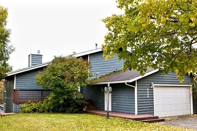 Image de Beautiful Family Home w/gym and sauna- minutes from the airport