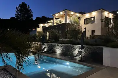 Image de Villa Lovin'Provence  4* Magnifique Piscine À DÉBORDEMENT Splendide Vue