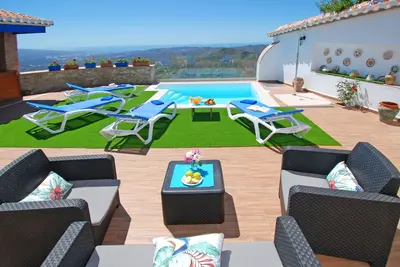 Image de Un TRÉSOR CACHÉ Dans Un Village Andalou