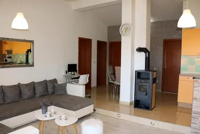 Image de Apartment Flowers - Spacious Three Bedroom Apartment with Balcony