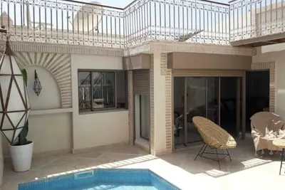 Image de Agreable Villa Avec Piscine Quartier Residentiel Proche Centre