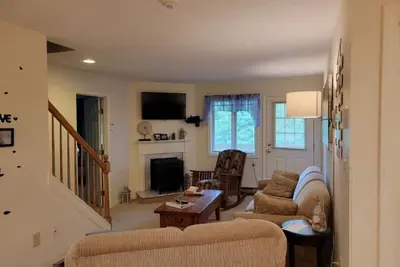 Image de Nicely updated 3 bedroom multi-level condo #313