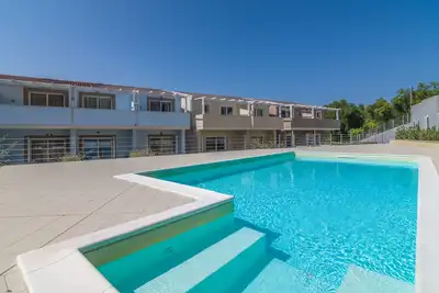 Image de Villa near beaches and mountain range
