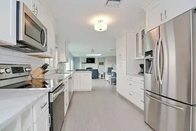Image de New Rental: 2 min walk to Private Coffin's Beach