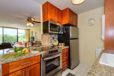 Image de Top Floor Ocean View & easy walk to the beach. Last minute booking 15 % discount